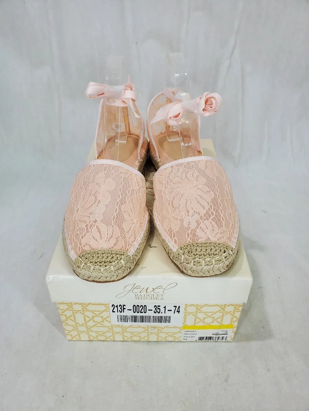 Badgley Mischka Espadrille flats Pink Lace Ankle Tie Girlie Feminine Dainty 8.5